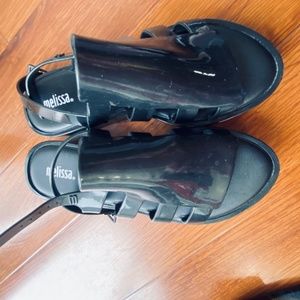 Black rubber open tie